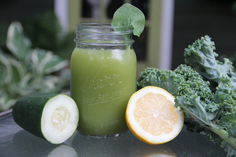 green-lemonade-juicing