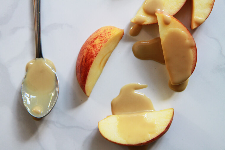 apple-with-tahini